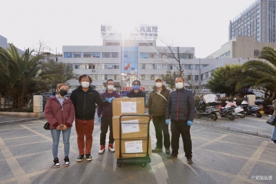 导游携手抗疫情  2800个N95口罩送达昆明市三院解燃眉之急