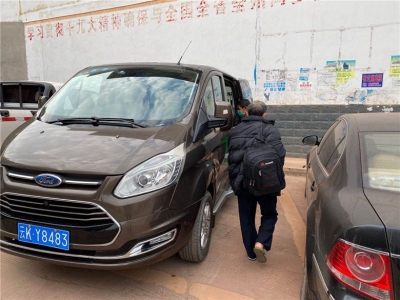 驰骋400公里接回中国公民   吉迈斯配合政府做好国门一线交通保障服务