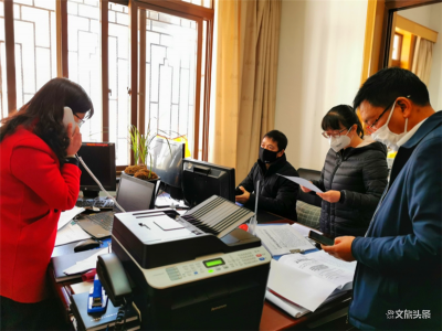 【战疫中的最美文旅人】他们在抗疫一线的党旗飘扬下坚守