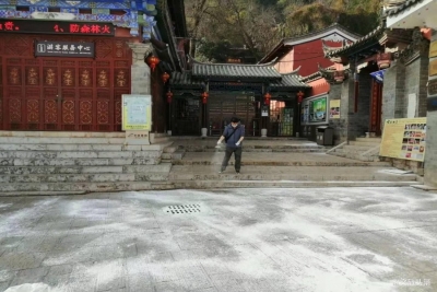 通海县文旅局开展爱国卫生运动 助力疫情防控阻击战