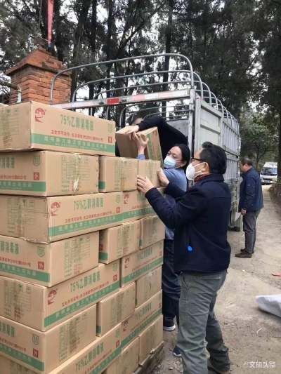云南爱心导游再出手 捐完口罩捐酒精