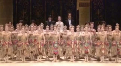 日本芭蕾舞团唱义勇军进行曲支持中国抗疫