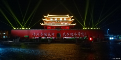 【视频+图】红河建水朝阳楼为武汉黄鹤楼加油！ 