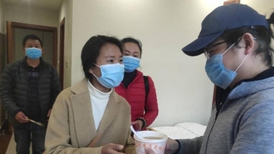 一碗汤圆一份情  怒江州文化和旅游系统干部职工为滞留游客送温情