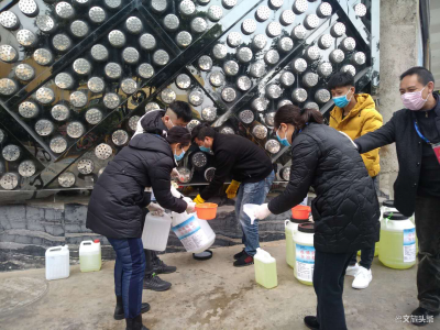 抗击疫情在行动 文山市文旅局向文旅企业免费发放消毒液