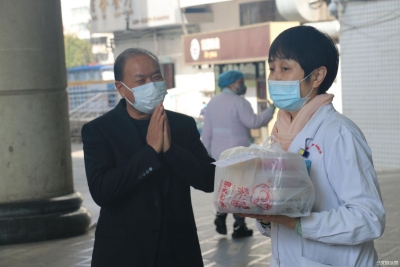 【战疫中的最美文旅人】何星桥：只要疫线有用餐需要，我们的爱心餐就不会停  