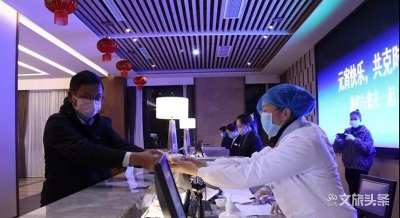 暖心！元宵佳节一碗热汤圆，让滞留香格里拉的外来游客感受到家的温暖!