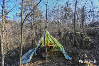 武汉初一女生因疫情被困大山，她这么上课