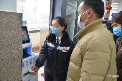 云南：政府包动车送2100名务工人员返岗