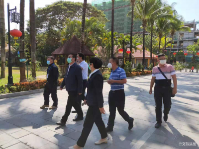 西双版纳州副州长赵家信看望皇冠大酒店滞留游客