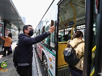 图集｜22日，昆明部分公交线路恢复运营