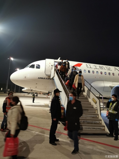 红土航空执飞首个复工包机航班  ​助力云南人员直飞江苏无锡
