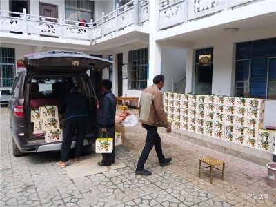 【战疫中的最美文旅人】助果农售2.5吨枇杷 关键时期李金锋扶贫战疫两不误