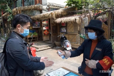 昆明官渡古镇恢复开放 游客需“领证”入园