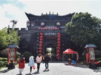 图集 | 天龙八部影视城恢复开放 游客明显增多