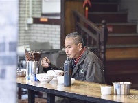 图集 | 昆明恢复堂食 爽爽甩碗早点