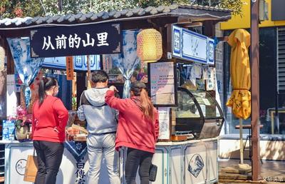 昆明市餐饮业恢复厅面服务首日直击：防疫不放松，重逢烟火气