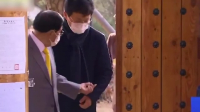 视频｜下跪道歉！“新天地”会长李万熙表态了