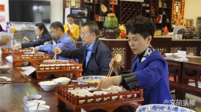 久违了，街边的烟火味！红河州副州长喊你一起“甩”过桥米线 