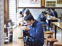 图集 | 昆明恢复堂食 爽爽甩碗早点