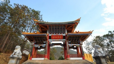 大理巍山县巍宝山、东莲花景区恢复开放  4月30日前所有游客免门票