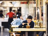 图集 | 昆明恢复堂食 爽爽甩碗早点