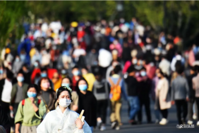 6万人涌进西湖景区收费公园！断桥、白堤成这样了！