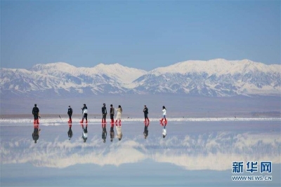 “天空之镜”青海茶卡盐湖景区开园