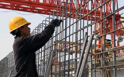云南墨临公路建设：为确保年底全线通车加紧制梁生产