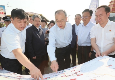 阮成发在瑞丽检查督导边境疫情防控并主持召开工作座谈会强调：增强国家意识忧患意识，在严防死守中体现责任担当
