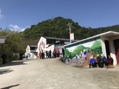 30余载扎根落松地，他是一盏大山深处的“明灯”！