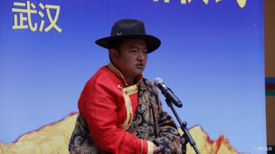 迪庆松林公司向抗疫医务人员捐赠15000盒防瘟熏香