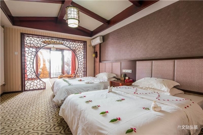 5月骄阳似火  来洱源玩水泡汤