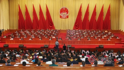云南省十三届人大三次会议在昆闭幕