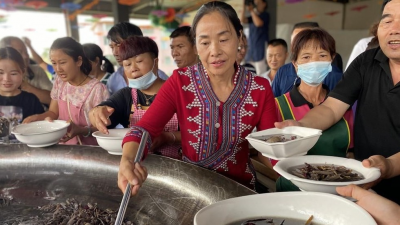 普洱端午别样精彩 千人共享百草药根汤锅宴！