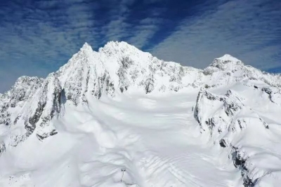 玉龙雪山“拍了拍你”：想来high吗？乘风破浪的那种