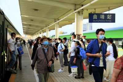 端午小长假 云南旅游热点城市增开城际动车 实行票价打折优惠