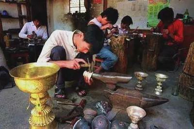 小锤敲过了千年，敲出了3100个工匠，敲出了亿万财富