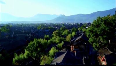 丽江：城市“美容师”唱响《我和我的祖国》