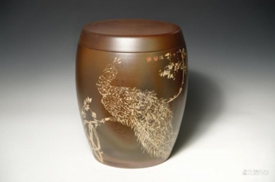 建水紫陶遇见普洱茶 田静向普洱市博物馆捐赠紫陶作品