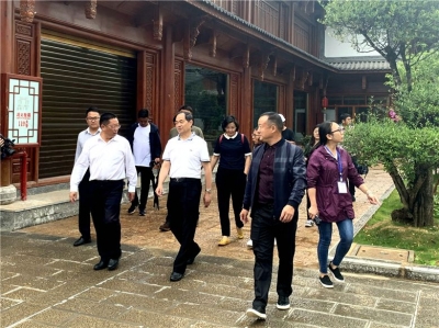 大理州特色小镇创建和“美丽县城”建设督导组走进鹤庆