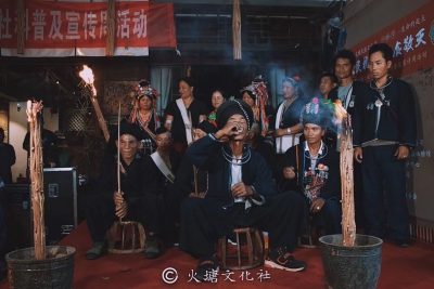 在普洱哈尼族阿卡“下种节” 里感受神秘的火塘文化