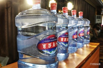 弘河岩泉天然碱性水发布 明星团队助力云南大健康产业发展