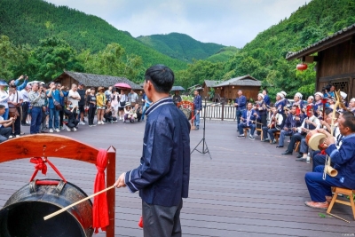 罗平县鲁布革布依风情小镇引客“新花样”
