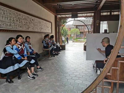 首届丽江“名城•名家•名画”写生艺术双年展将开幕，艺术家们古城写生忙