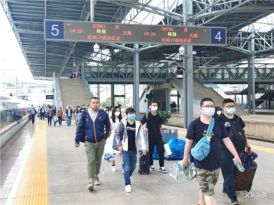 云南：铁路适时增加运力 满足暑期客流出行