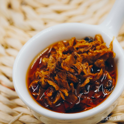 香脆爽口，吃起来有干巴味，几十道工序只为一口“鲜”