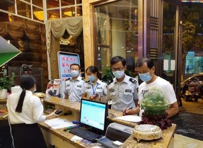 营造良好高考环境 红河州文化市场综合执法支队开展市场巡查