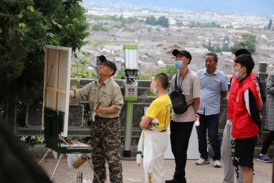 首届丽江“名城•名家•名画”写生艺术双年展将开幕，艺术家们古城写生忙