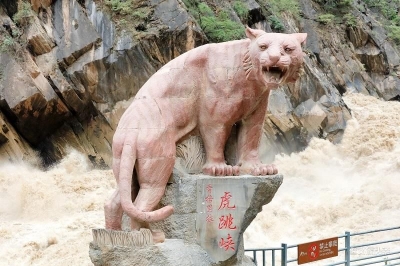 【就爱去迪庆】徒步虎跳峡高路 用脚步丈量世界